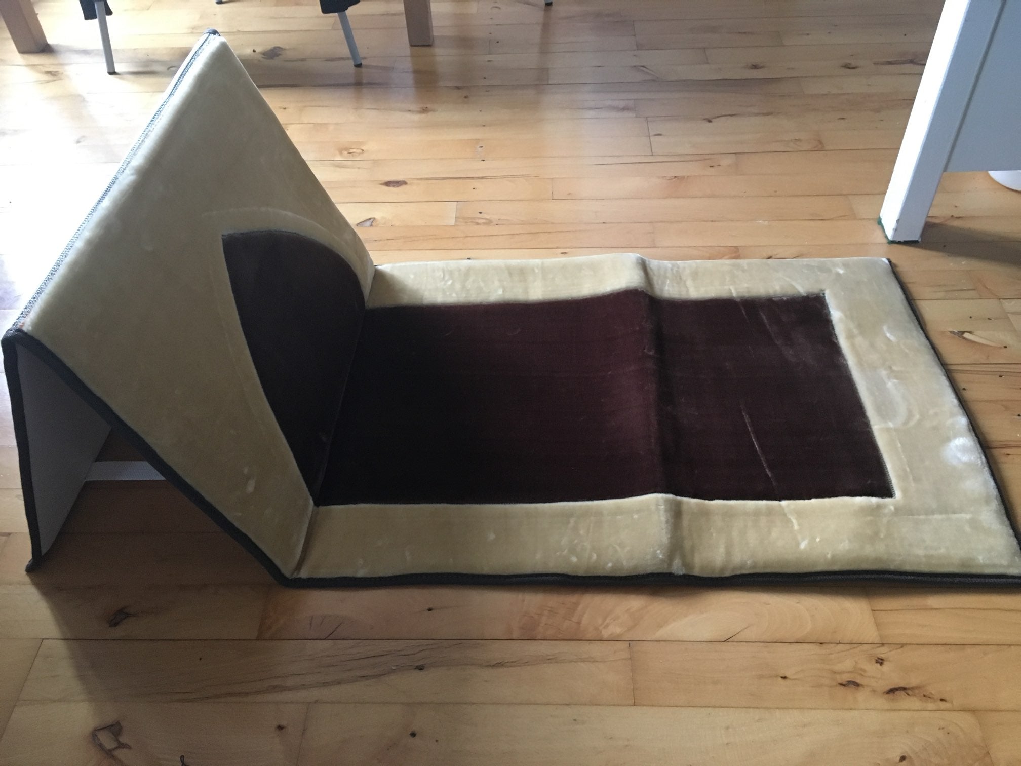 Bedetæppe med ryglæn i blødt velour