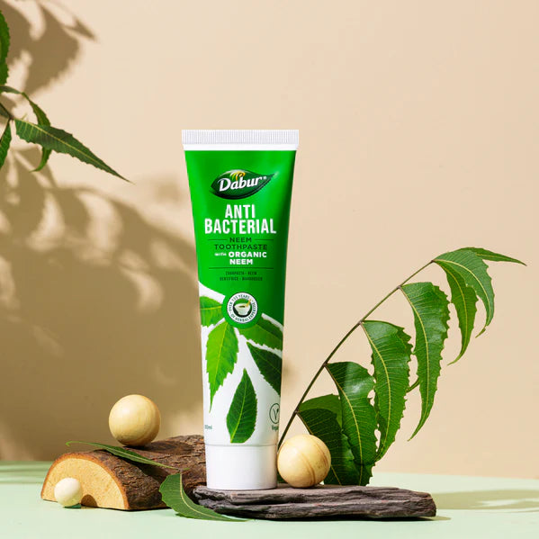 Dabur - Antibakteriel tandpasta med økologisk Neem og Lotur bark - 100ml