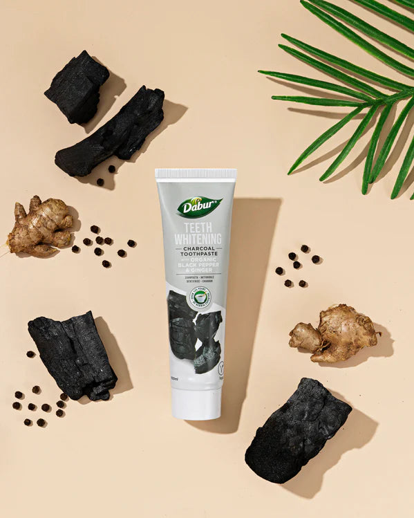 Dabur - Charcoal tandpasta med økologisk sort peber og ingefær - 100ml