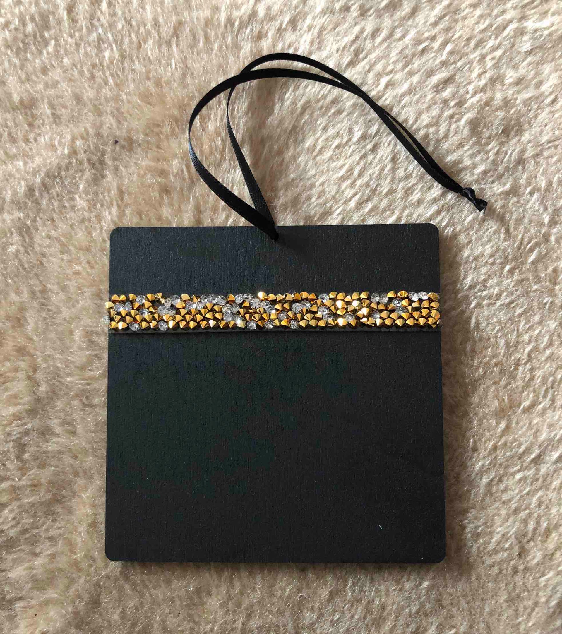 Kabah med ophæng - 9.5 x 9.5 cm