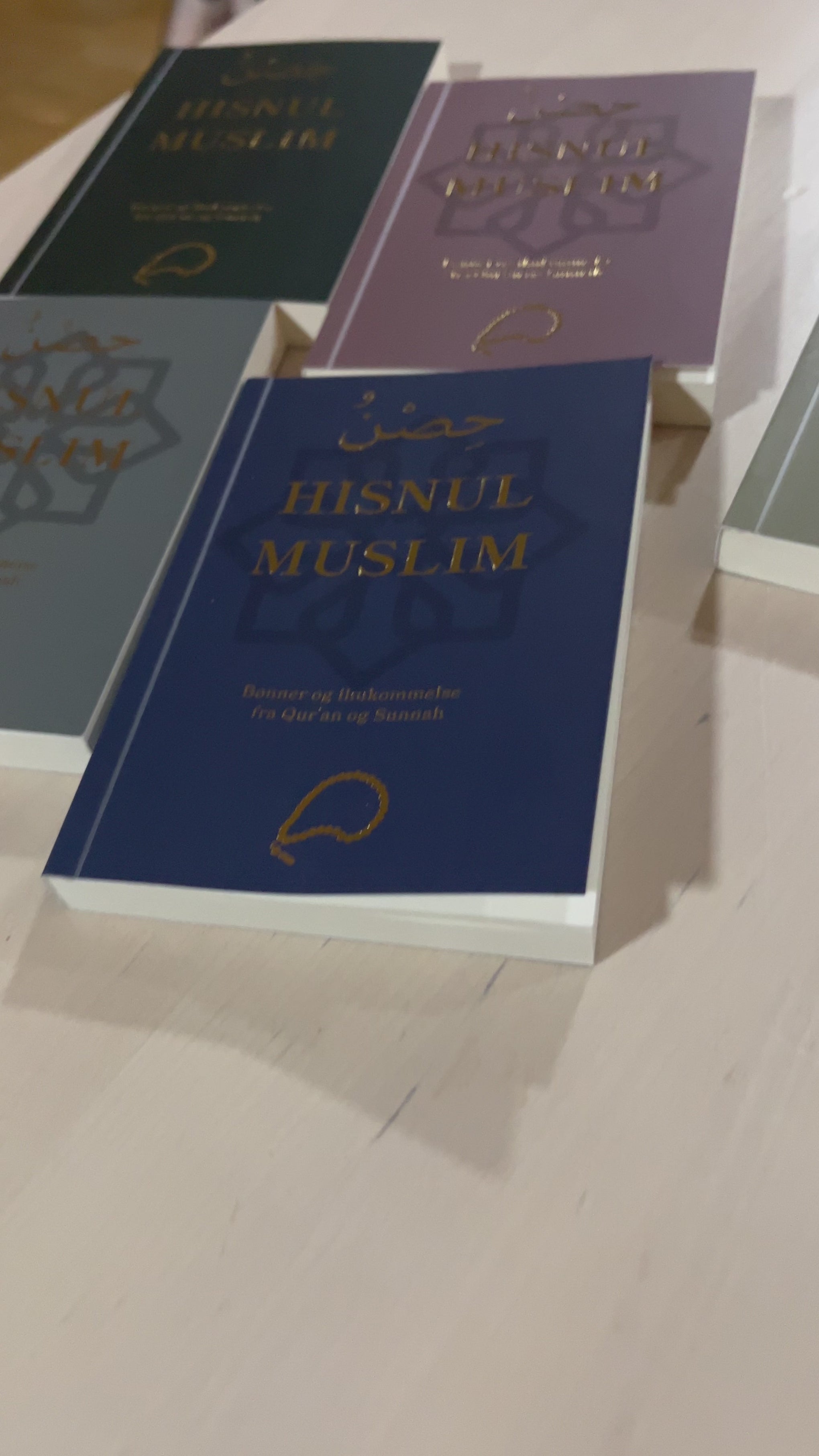 Hisnul Muslim - dhikr og dua på dansk med lydskrift